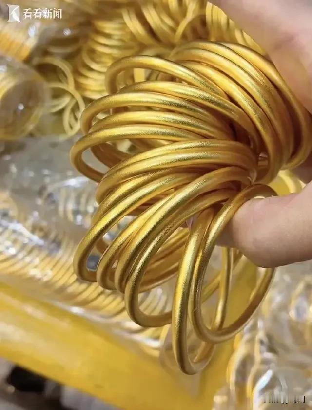20元一克冒充黄金，普通金店鉴别不出来！事发10月22日，警方查获一加工掺假黄金