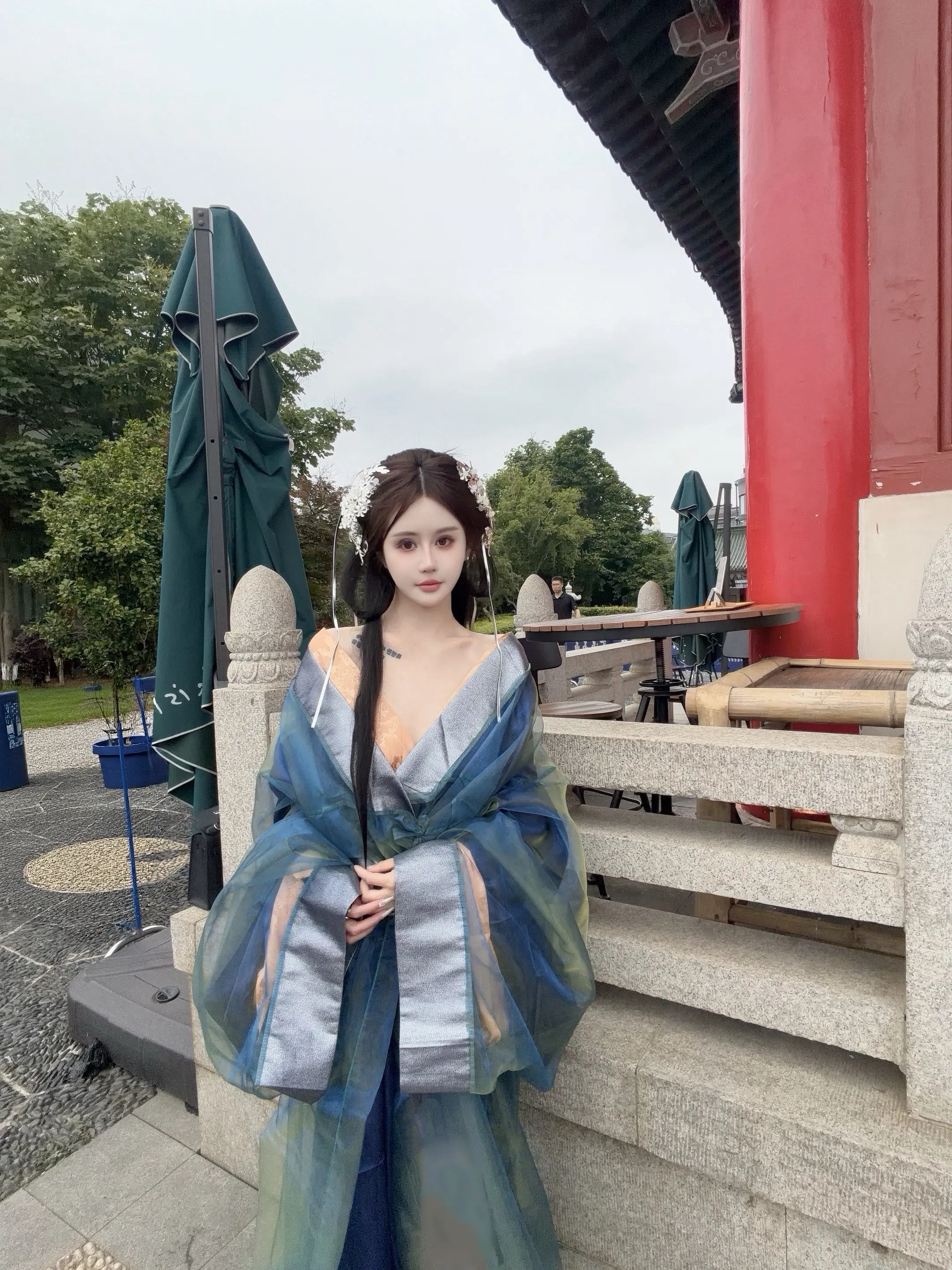 能让他死而瞑目的 只有我虞姬一人 虞姬