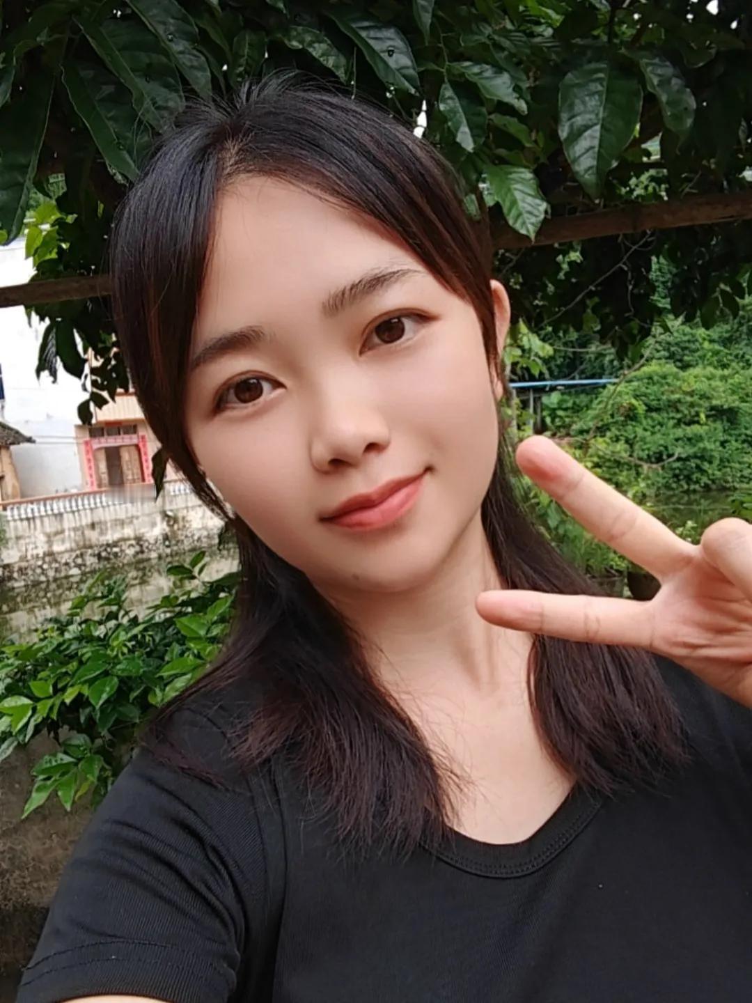 我来自广西梧州，岑溪市，出生于农村！

因为我发这一条头就得1.99元，可以吃一