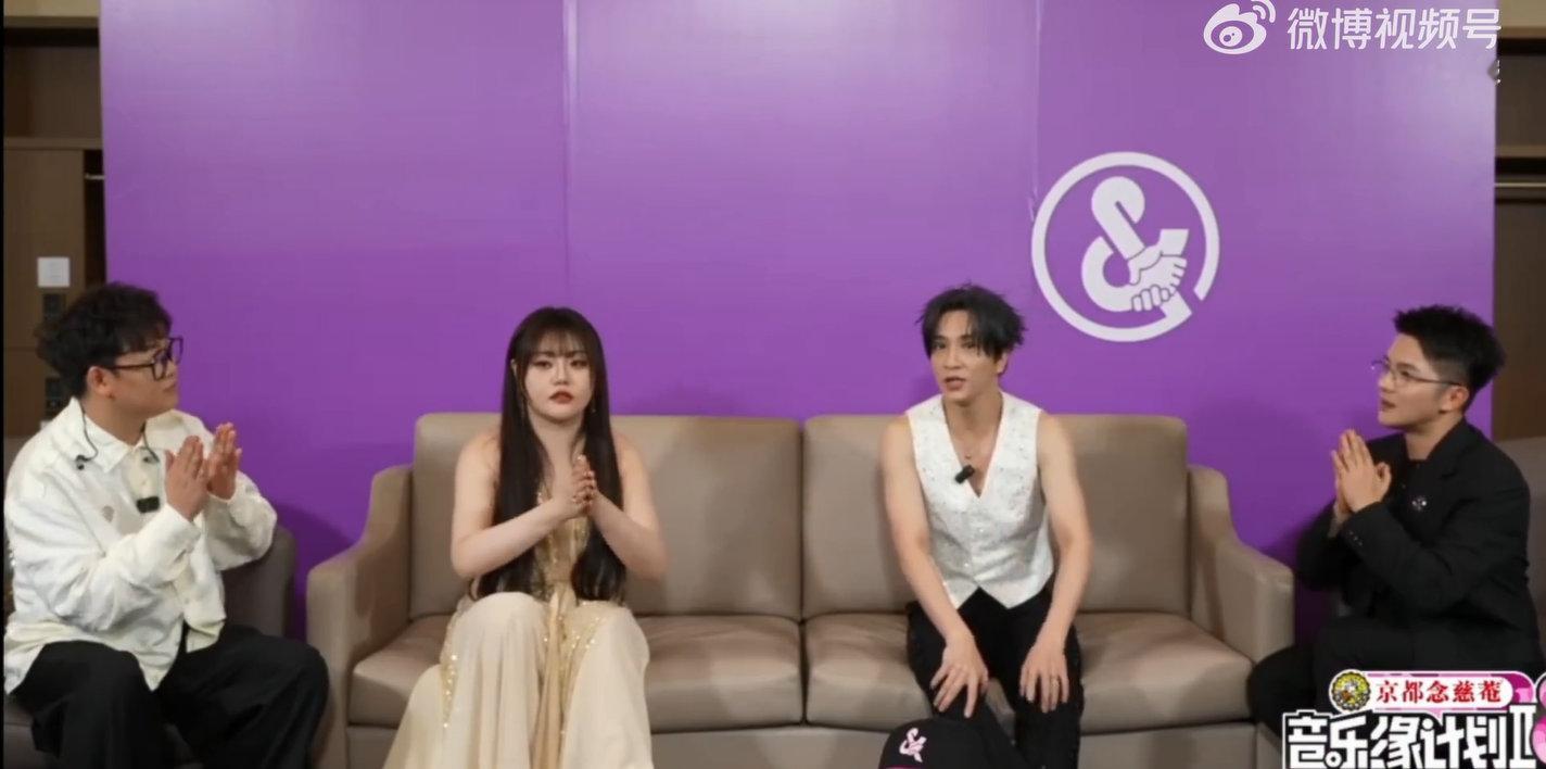 薛之谦回应没有独唱薛之谦喉咙不舒服薛之谦回应没独唱原因，原来是喉咙在闹脾气，心疼