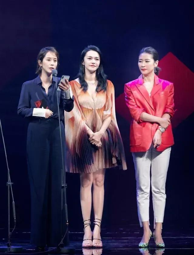 虽然她们几个加起来，年龄已经要超过150岁了，如今只能去接演一些妈妈类型的角色了
