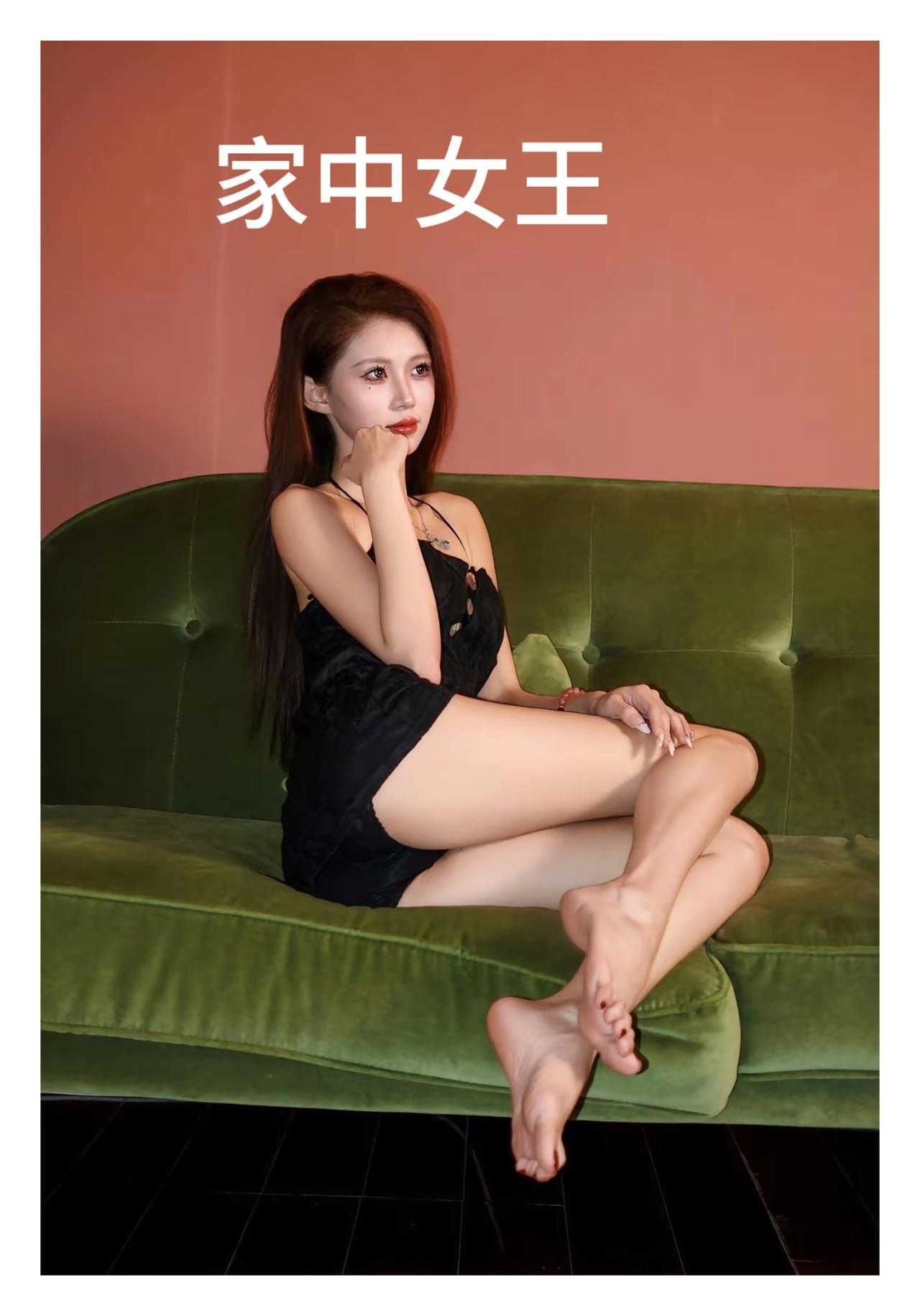 凭什么你在家里就可以对我呼来喝去？
啊？女王陛下！你在外面也可以啊！[偷笑][偷