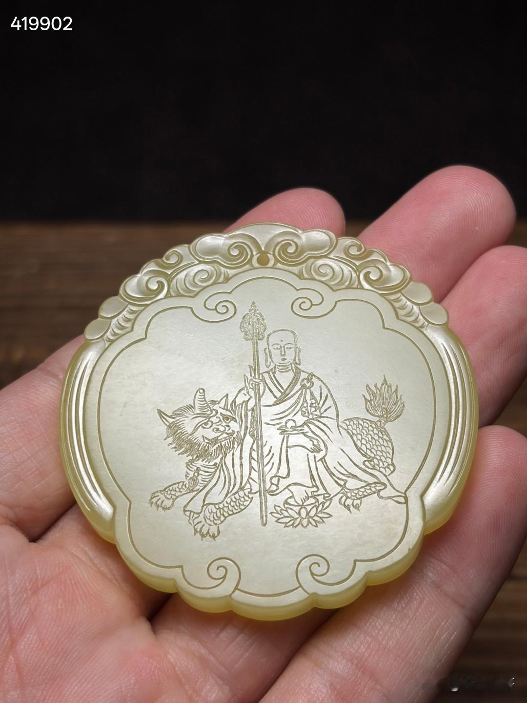 清和田玉黄玉地藏菩萨诗文牌
尺寸直径5.4厘米厚0.6厘米，重量41克
稽首本然