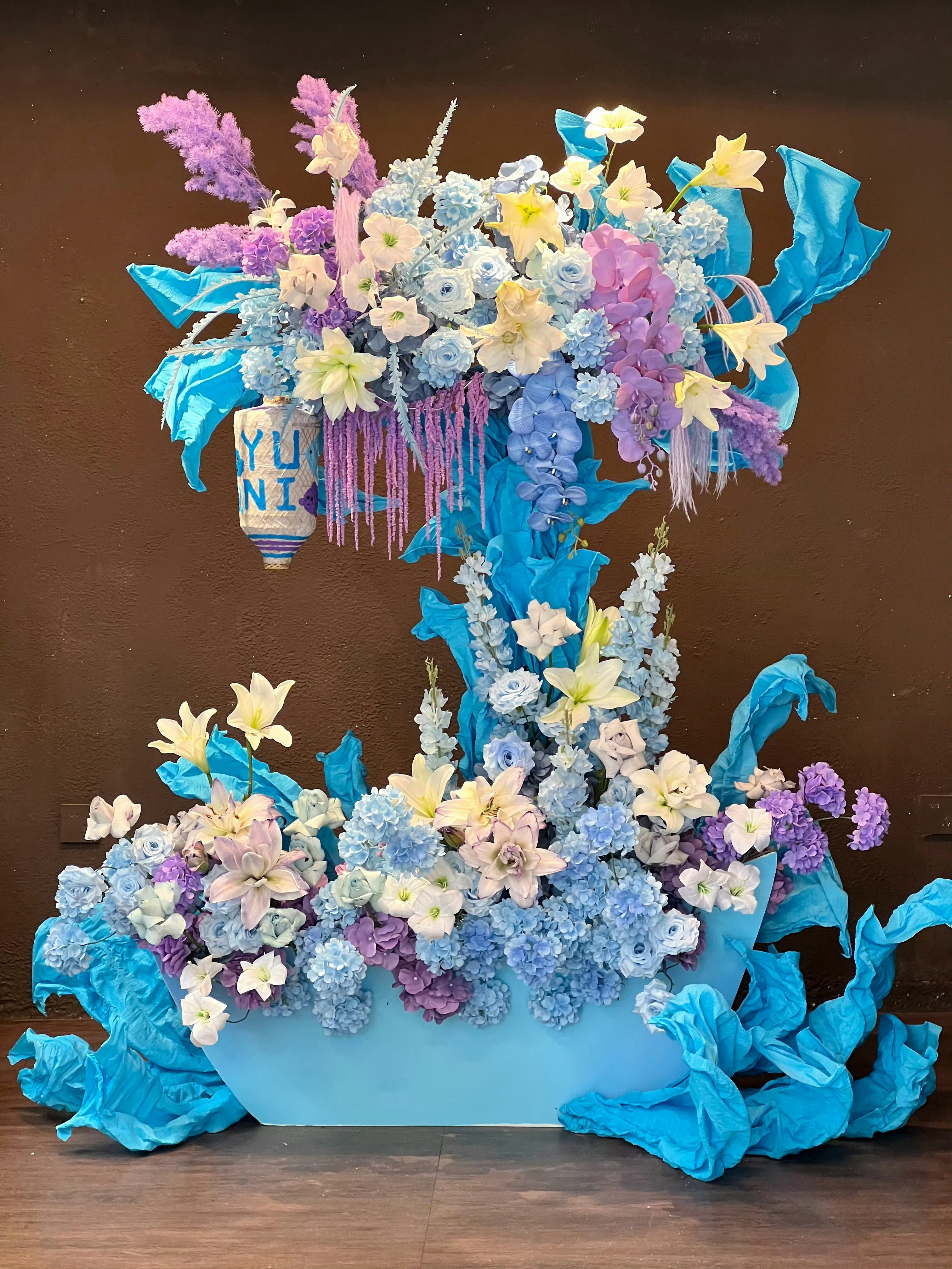 玉米棒子来我留言区干什么，说什么白灯笼好看么，人家都非遗传承了，在应援的同时做文