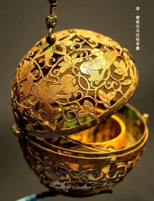 咱们看古装剧，总觉得唐朝人身上戴的东西又多又精致，香囊、玉佩、步摇挂一身，看着就