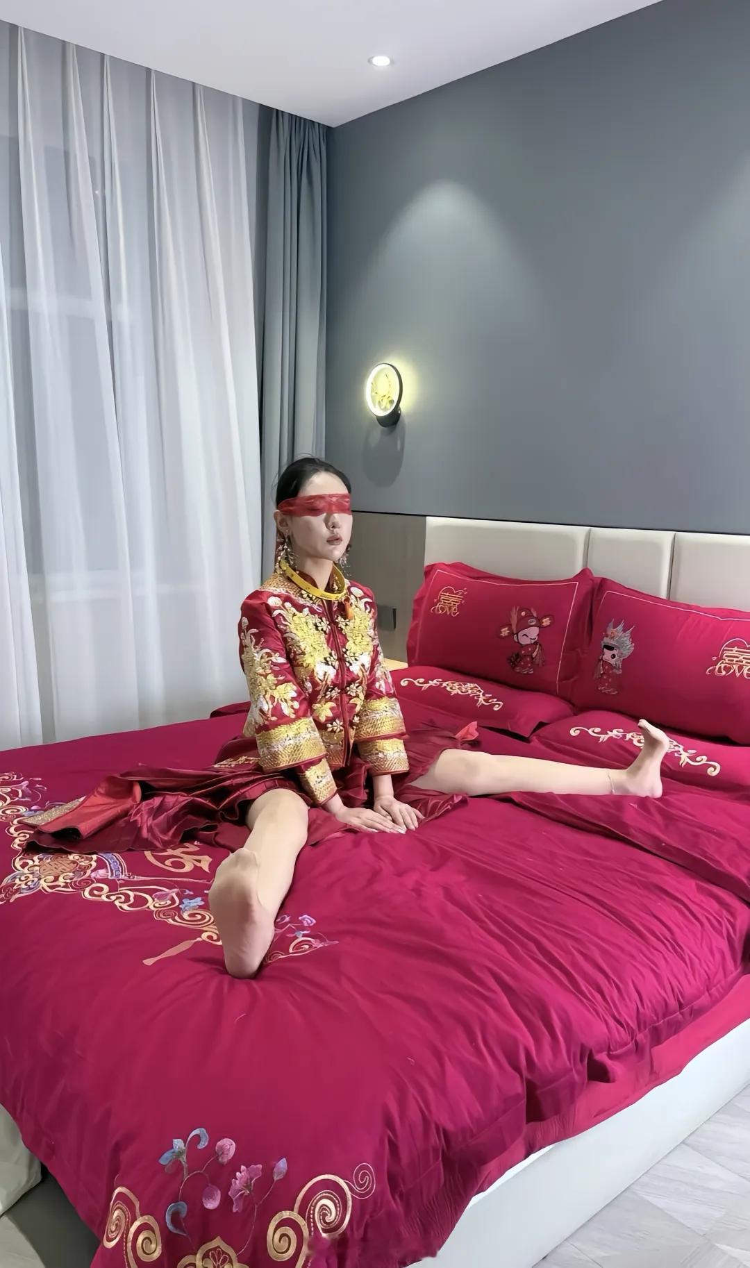 班味最重的新娘秀禾服 最̷美新娘反差，要记住，新衣服是用来讨好自己的，人生也是人