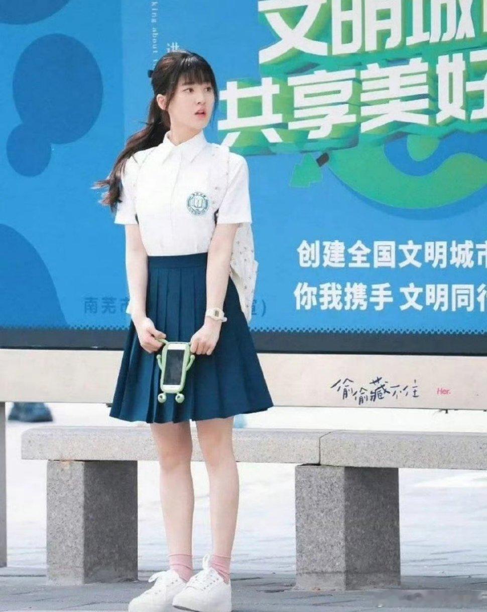 对比之下还是难哄的校服更贴近现实 ​​​