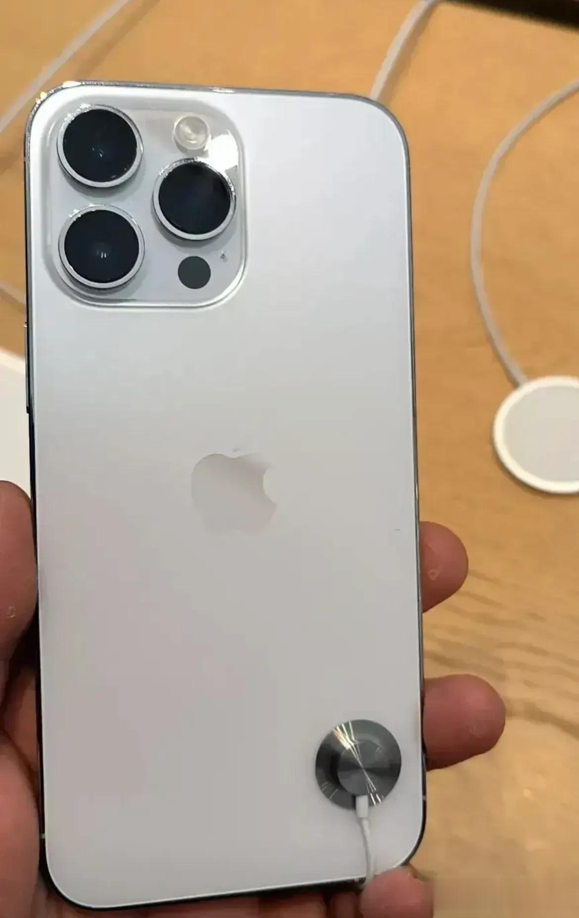 宠粉福利第二波！
抽取一位送出iPhone旗舰机1台
关注+转发即可直接参与！

