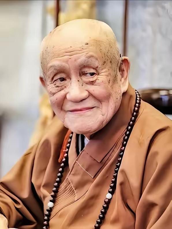 看透世事本心，放下无谓执念，才是人生最好的修行
 
佛门高僧说：“肉眼看世界，全