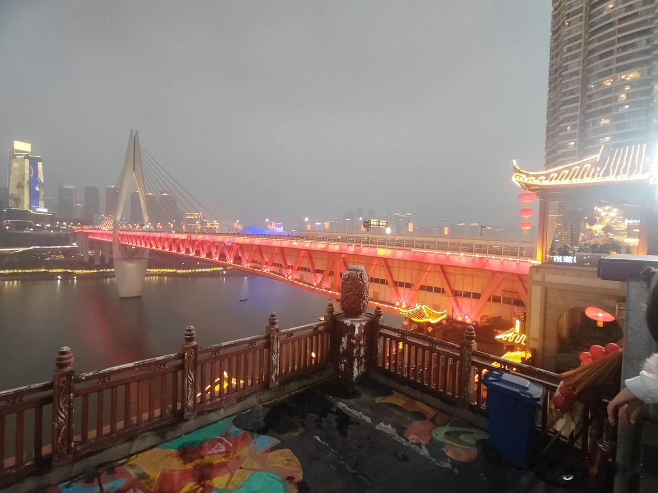 万人争赏城市夜景。好美！＃生活随手拍＃ 看看你们在重庆拍的照片 随手拍下的风景照