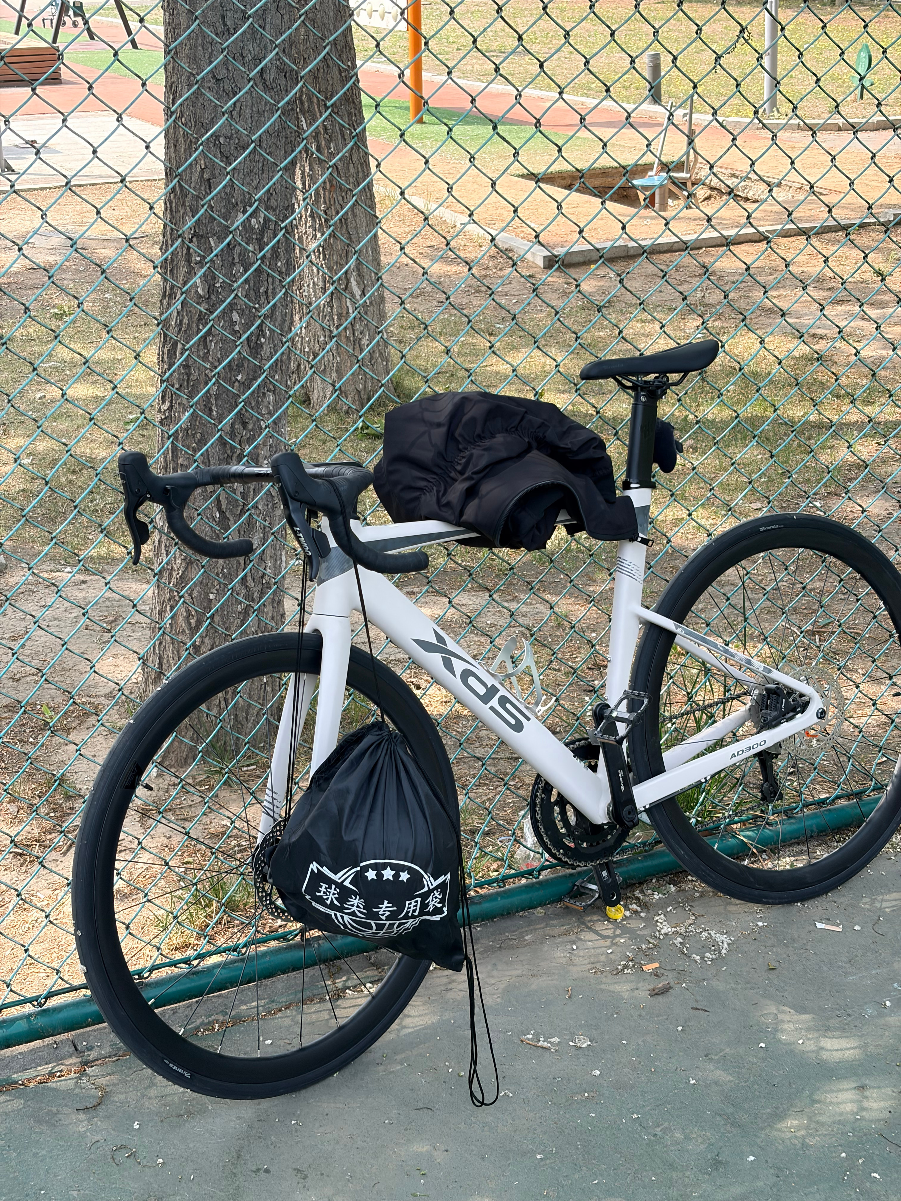 如果周杰伦是情绪的痛感李健就是一场历经后的愈合一个停留在20岁一个抚摸着30岁生