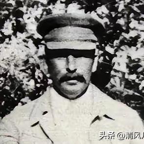 1932年的一天，斯大林喝醉后与一个漂亮的贵妇调情，妻子看不惯发了脾气，谁料想斯