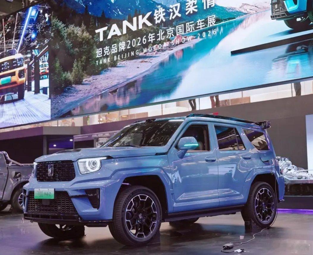 第十九届北京国际汽车展览会正式拉开帷幕。坦克以“铁汉柔情”为主题举办品牌日专场发