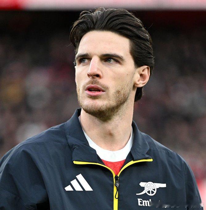 🚨TA：赖斯预计将缺席今晚与维拉的比赛！他在与布莱顿的比赛中膝盖受伤。阿森纳v