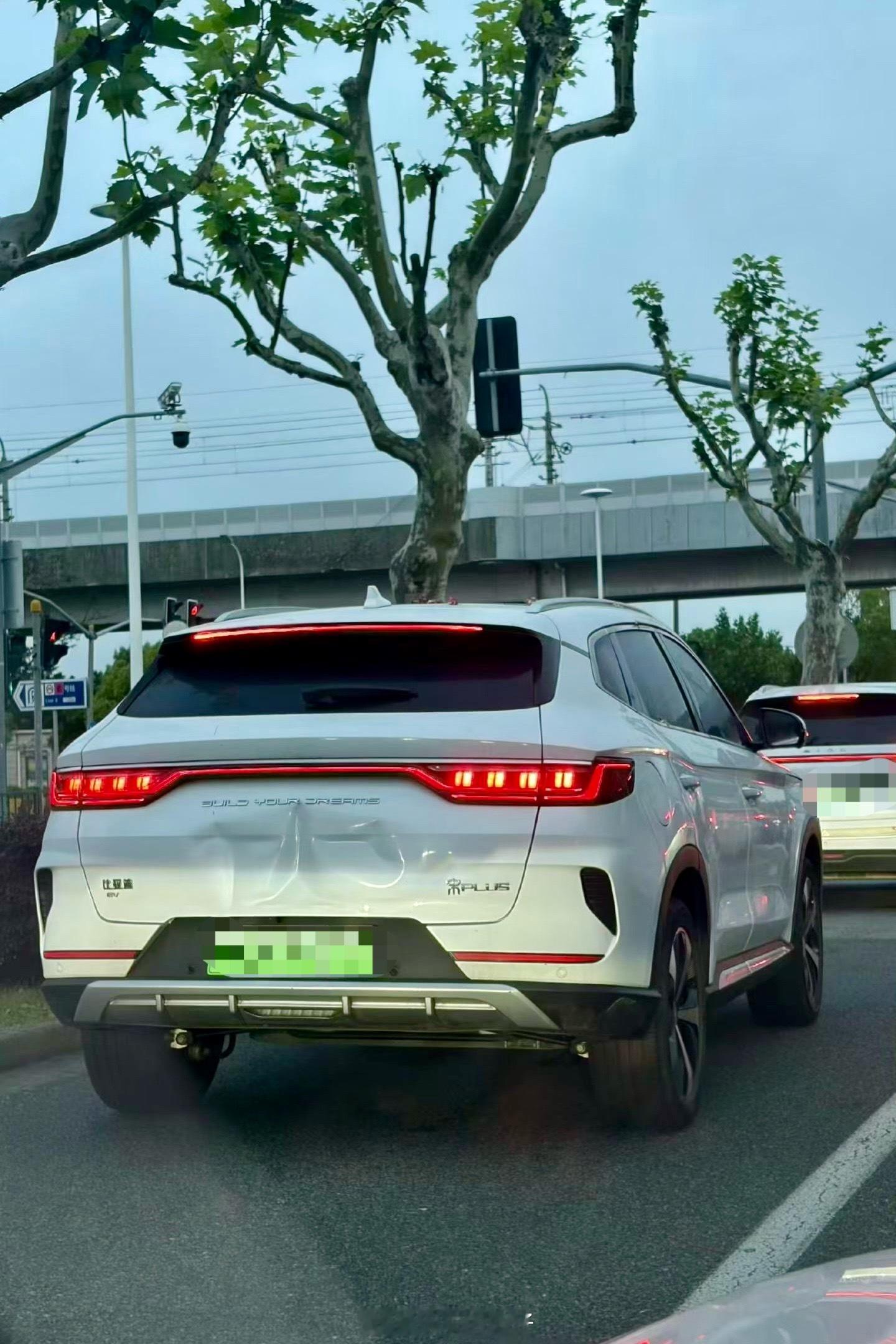 这是被什么车追尾了？各位能猜到吗？我与汽车的日常汽车