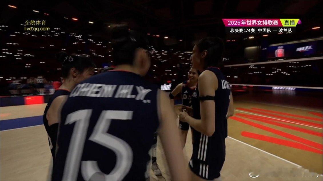 倪非凡首发，其他阵容不变。比赛开始，加油加油⛽。中国女排vs波兰女排2025世界