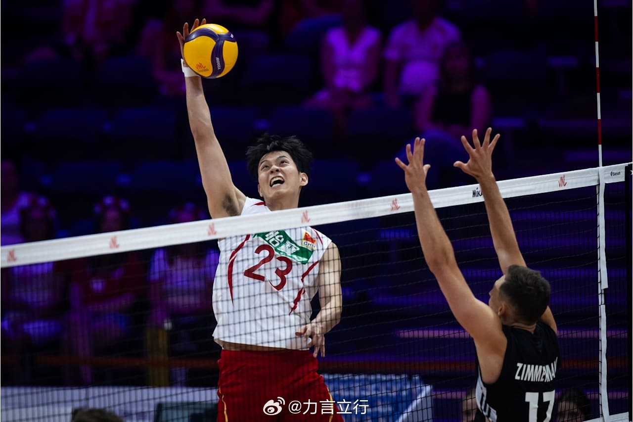中国男排vs德国男排 第三局我们25比22取胜，前半局发球带动拦防，18比11领