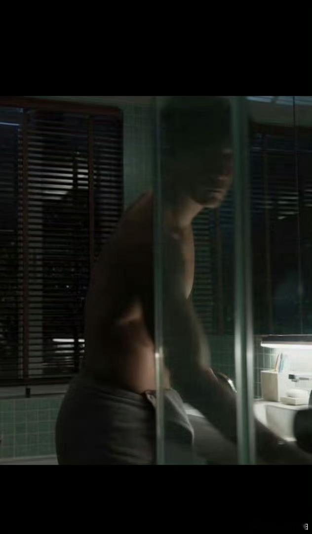 老辈子吃得有多好，看《寒战1994》吴彦祖就知道了吴彦祖半裸