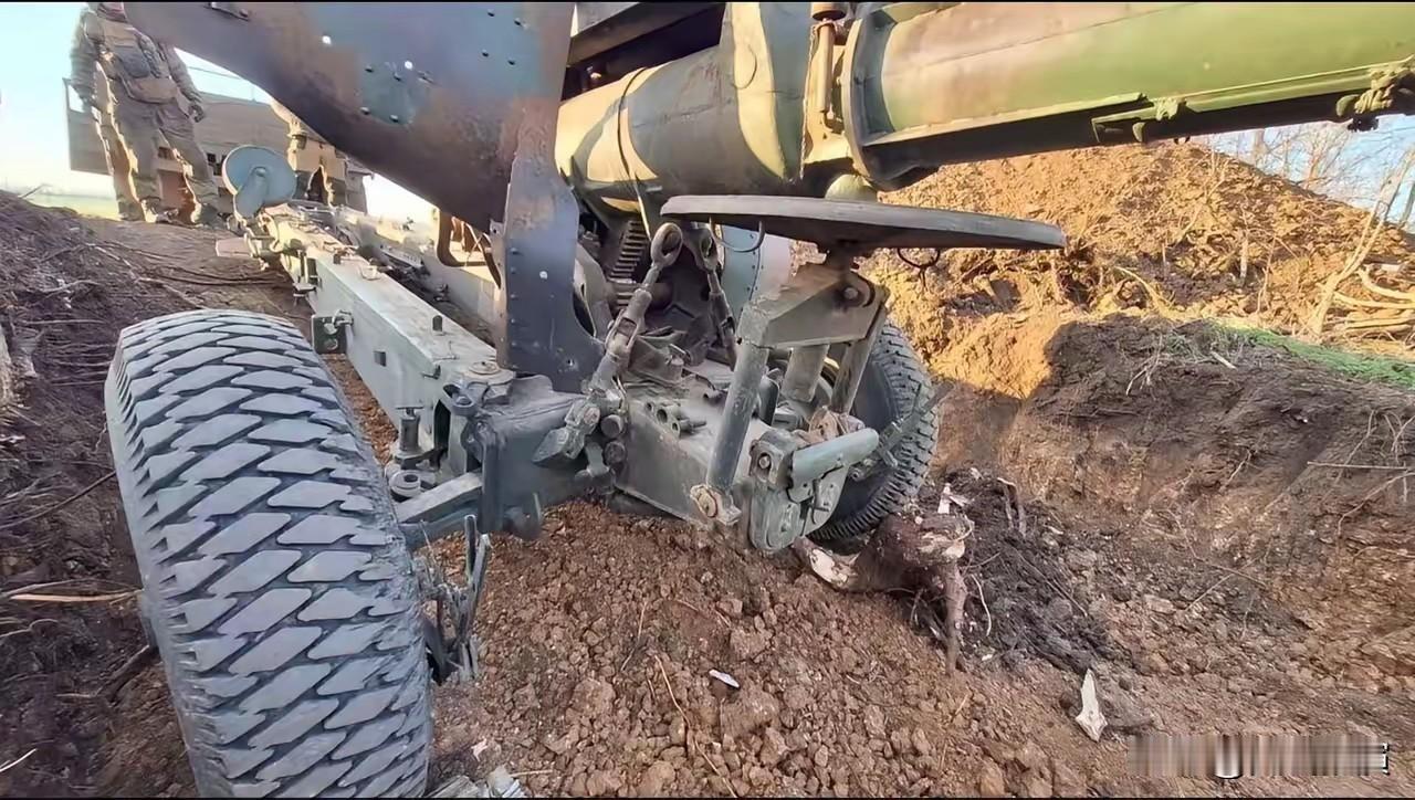 朝鲜榴弹炮质量差，禁不住高强度战斗！有消息称，俄军装备的朝鲜制造122毫米D-7