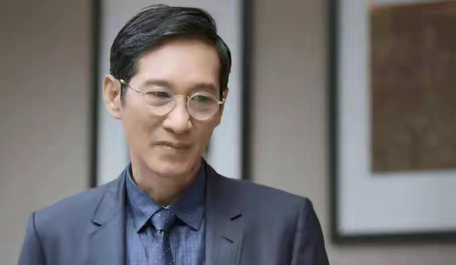 人在家中坐，祸从天上来！霍启刚也中招了，太无奈
 
谁能想到，低调做人、从不惹事