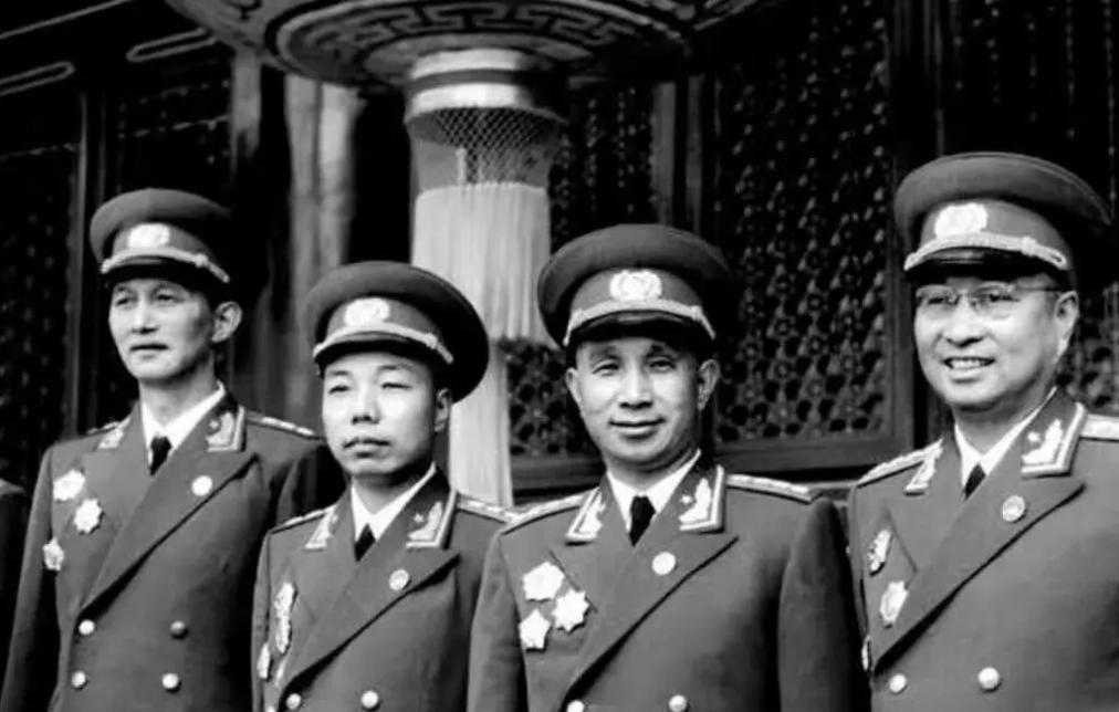 中央决定南渡长江，粟裕三次提出取消建议，毛主席直言你不愿意可以由别人代替吗？
1