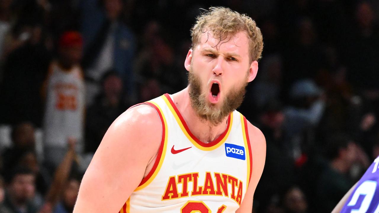 乔克·兰代尔在周三亚特兰大老鹰客场130-101大胜奥兰多魔术的比赛中，于第四节