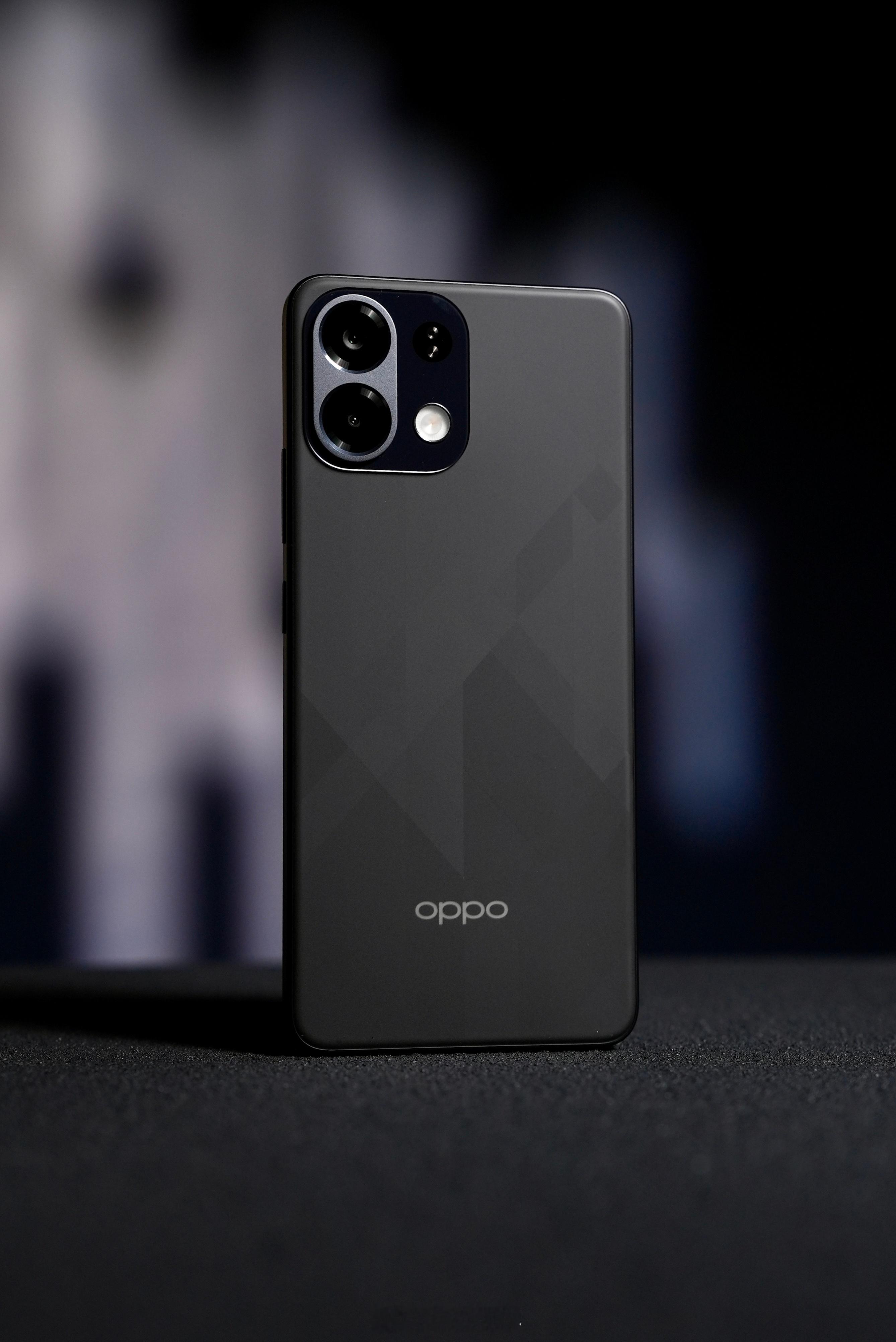 OPPO K12s上手实拍配备同级罕见的7000mAh大电池，搭配80W超级闪充