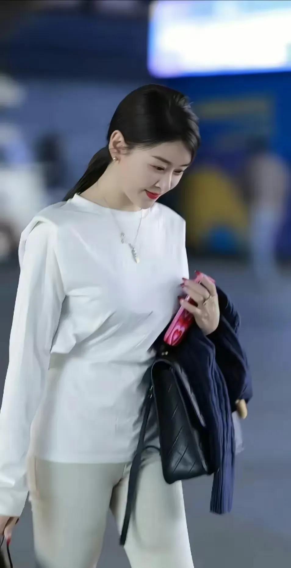 微胖美女天花板