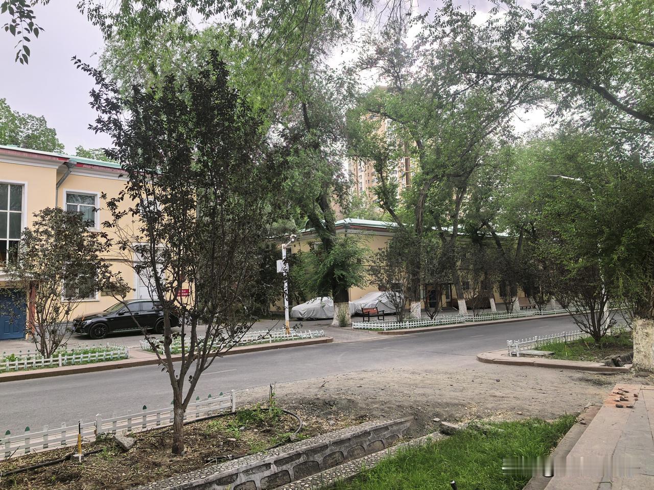 走遍乌鲁木齐，要说苏式建筑保存最完整、数量最多的地方，那一定是明园西北石油管理局