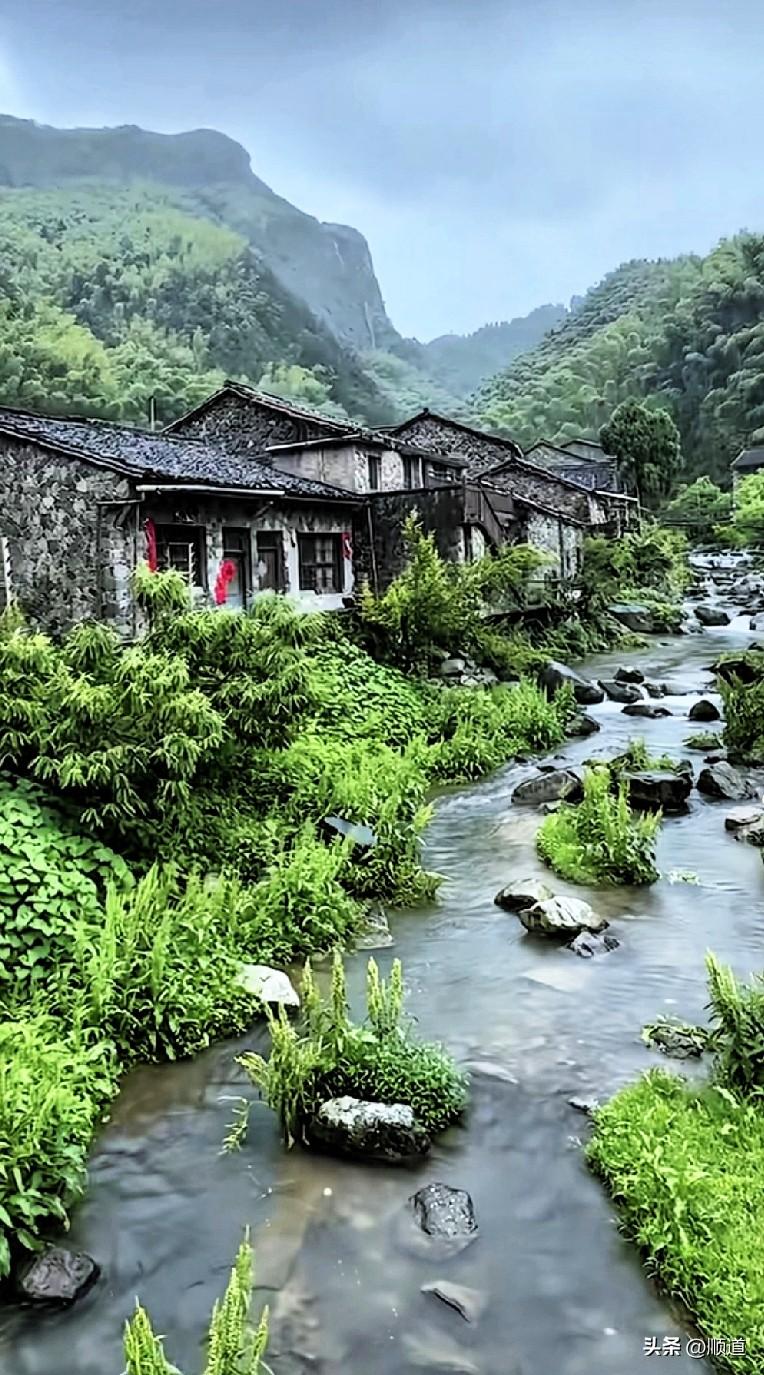 62岁大姐过完年一点也开心不起来了。
去年她从直播间认识一个65岁大爷，大庆的，