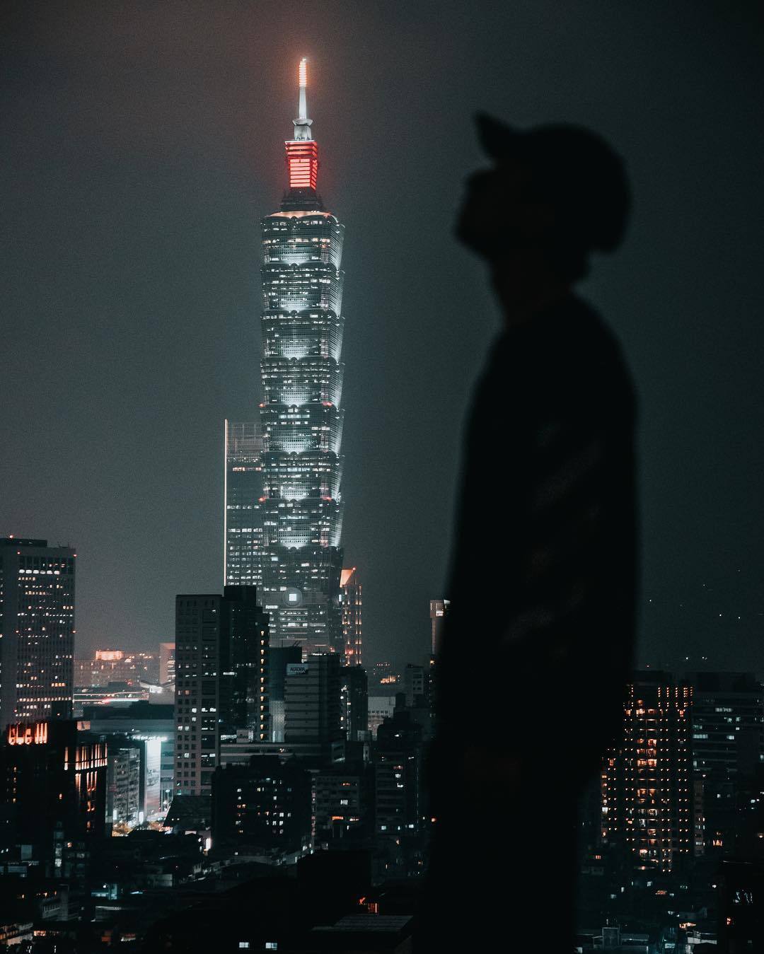 ｜陪我度过无数沮丧夜晚的，不是身边亲密的人，是音乐，是电影，是文字，是月亮，是星