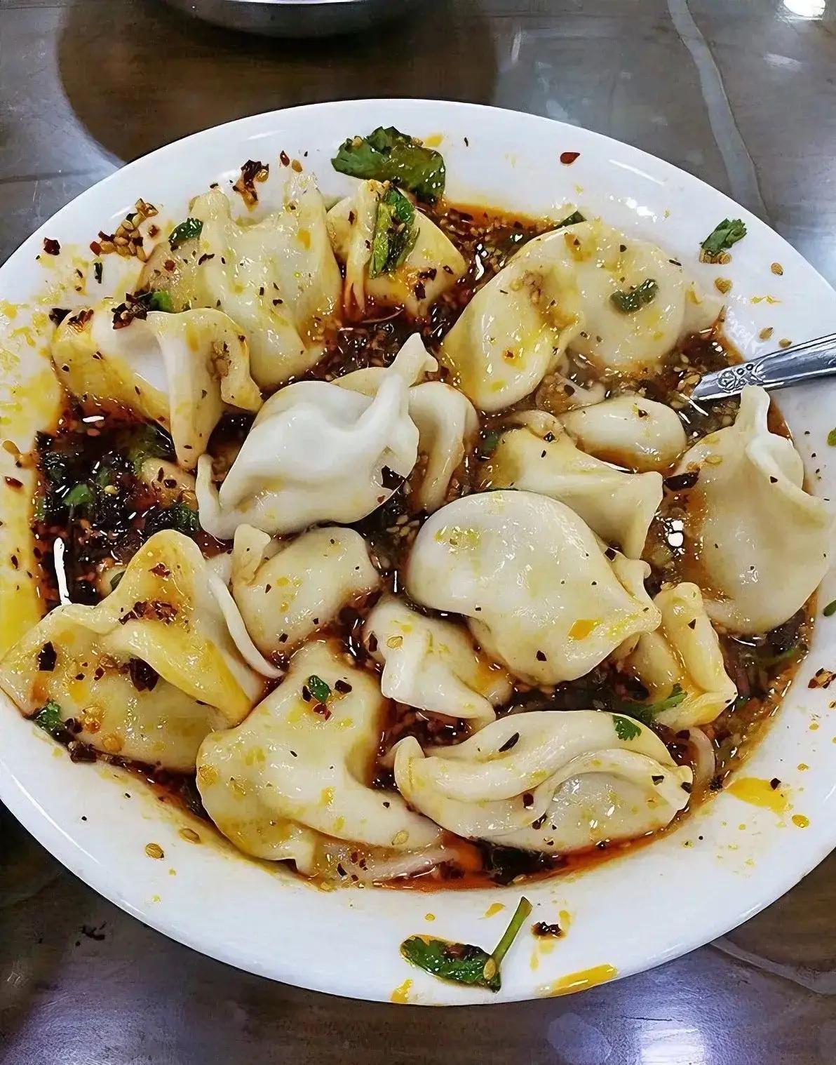西安饺子馆老板暖心善举！收留瘸腿姑娘四年，生意落败后举动看哭所有人
 
陕西西安