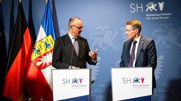 德国总理默茨的就职访问继续进行中，昨天来到了德国最北的联邦州：石荷州！他首先参观