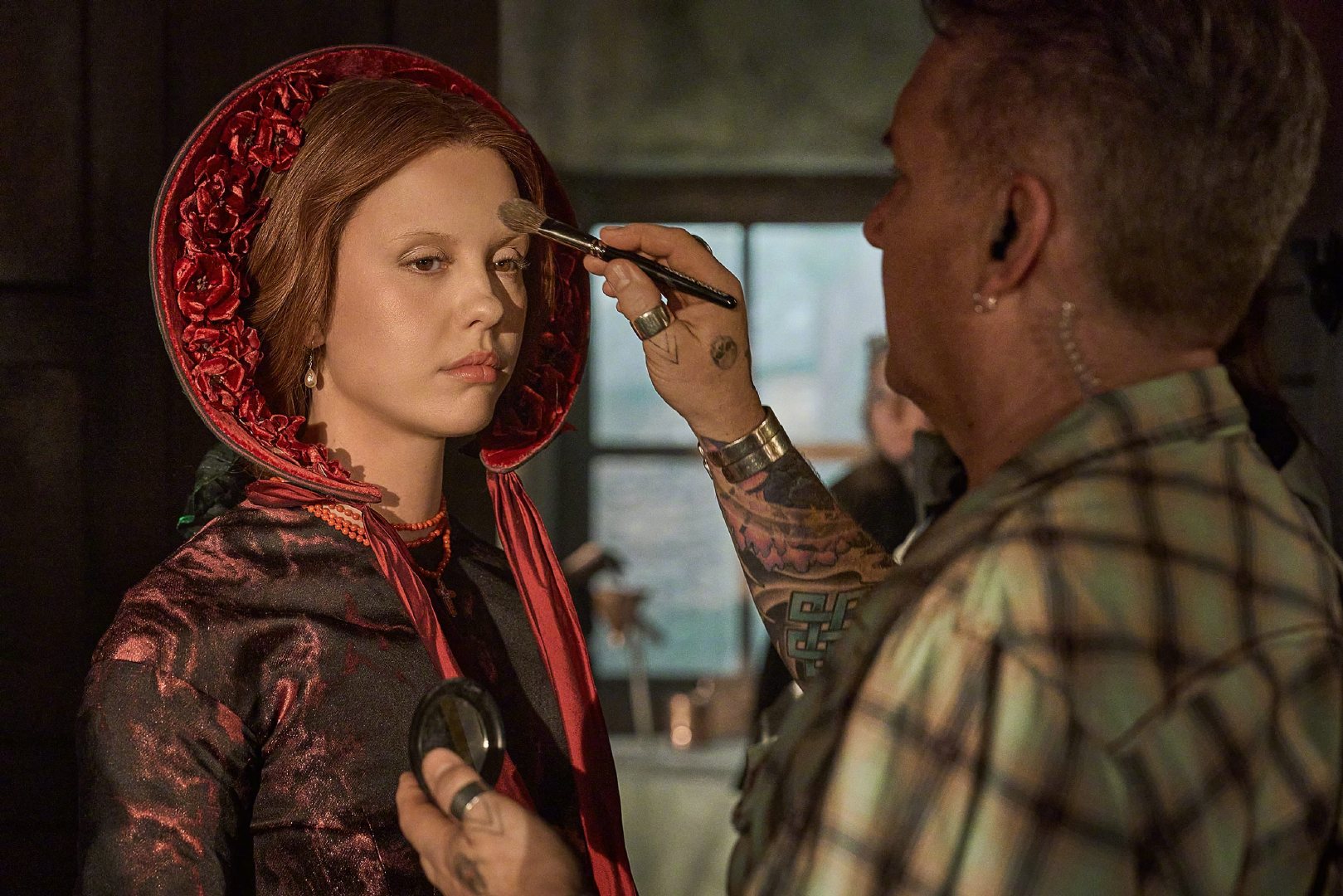 米娅·高斯，弗兰肯斯坦团队分享服化道新幕后跨年电影愿