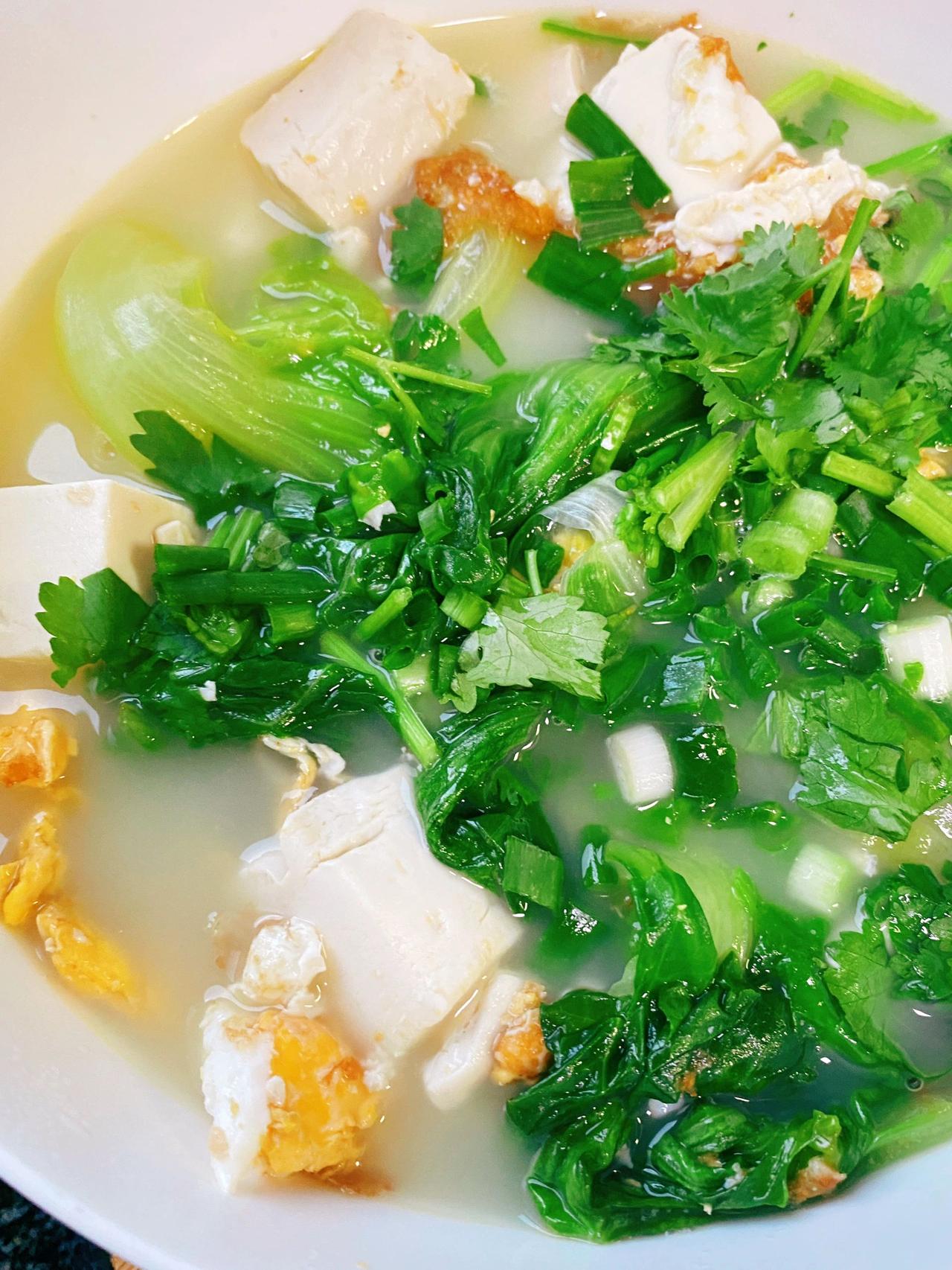 减脂晚餐，掉秤汤！巨鲜美！
超简单，我自己做的，巨鲜美的豆腐汤；非常适合减脂期，