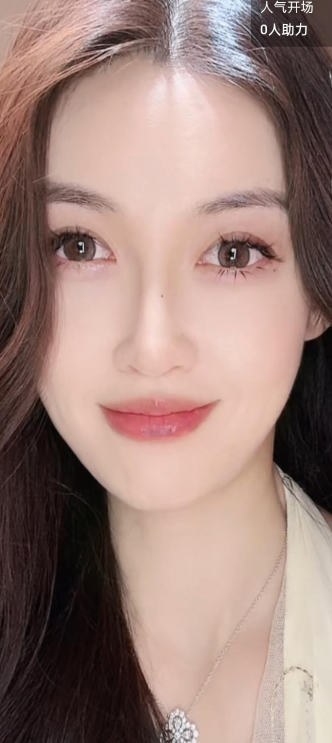 元气满满的一天，从自信的微笑开始！😊✨