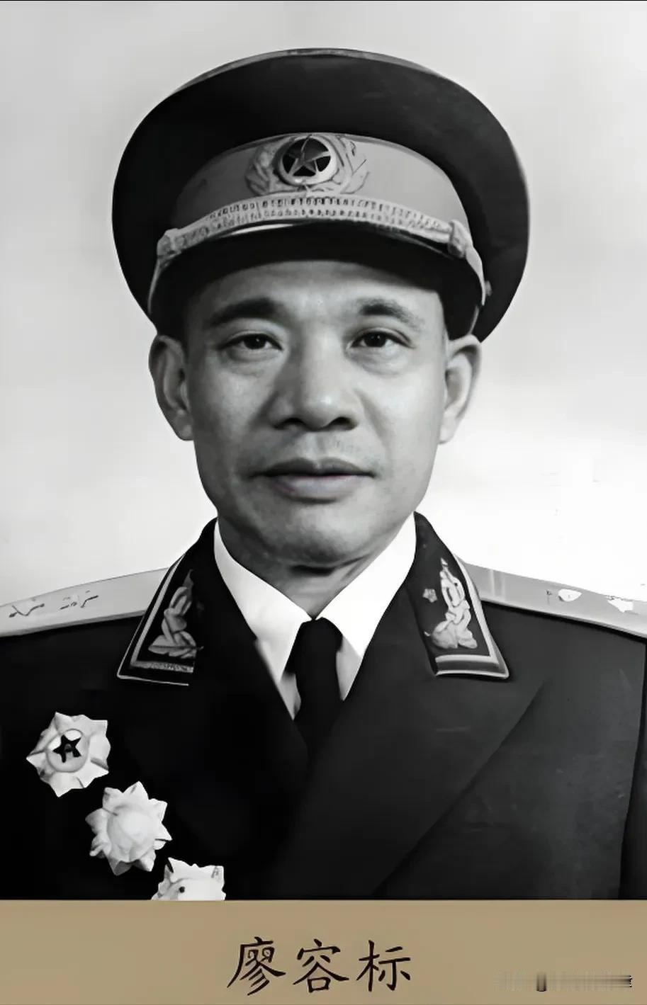1960年大别山突发怪事！女民兵一脚踢出木箱，揪出6名国民党空降特务
 
196