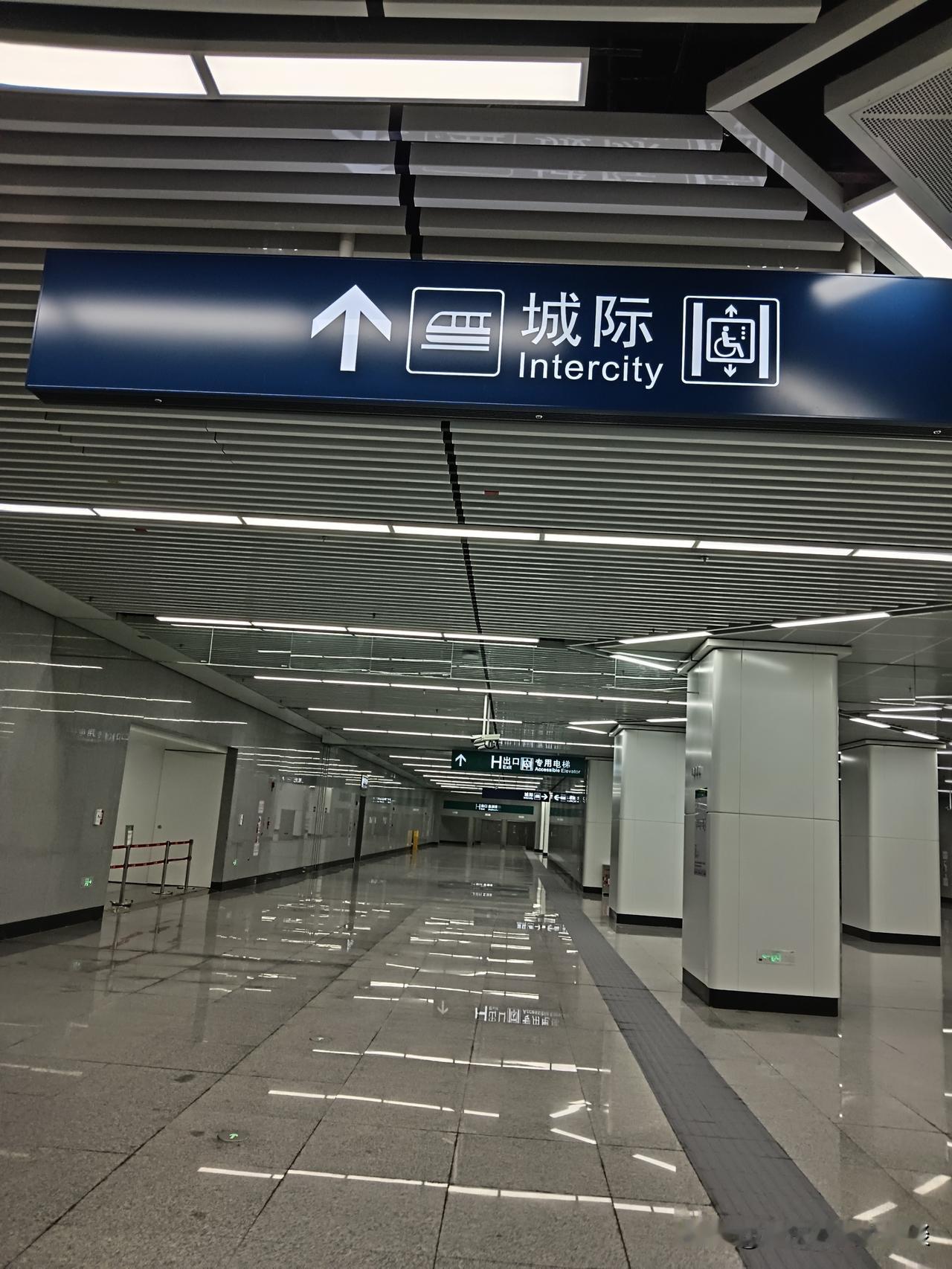 广东城际的客流量实在太少了。今天是星期天傍晚6点多，在广东城轨琶联城际、广惠城际