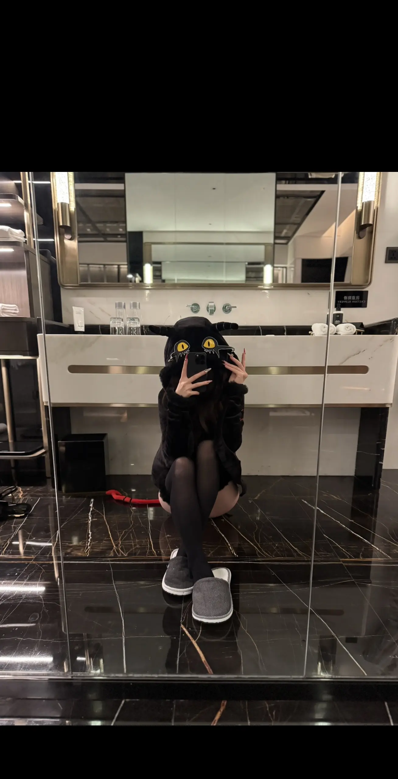 你常常不自信怕比不上很多人 可是玫瑰代替不了紫罗兰 我的爱给你兜底