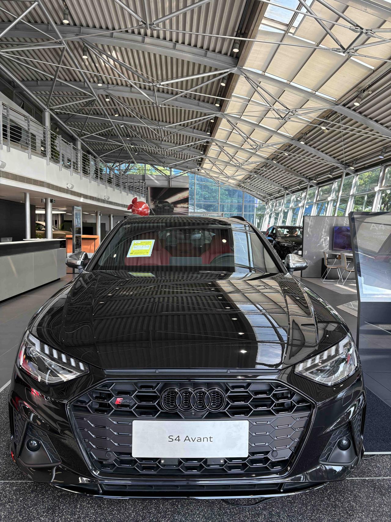 2025款奥迪S4 Avant，它依旧卖52.18万元，动力超猛，搭载EA839
