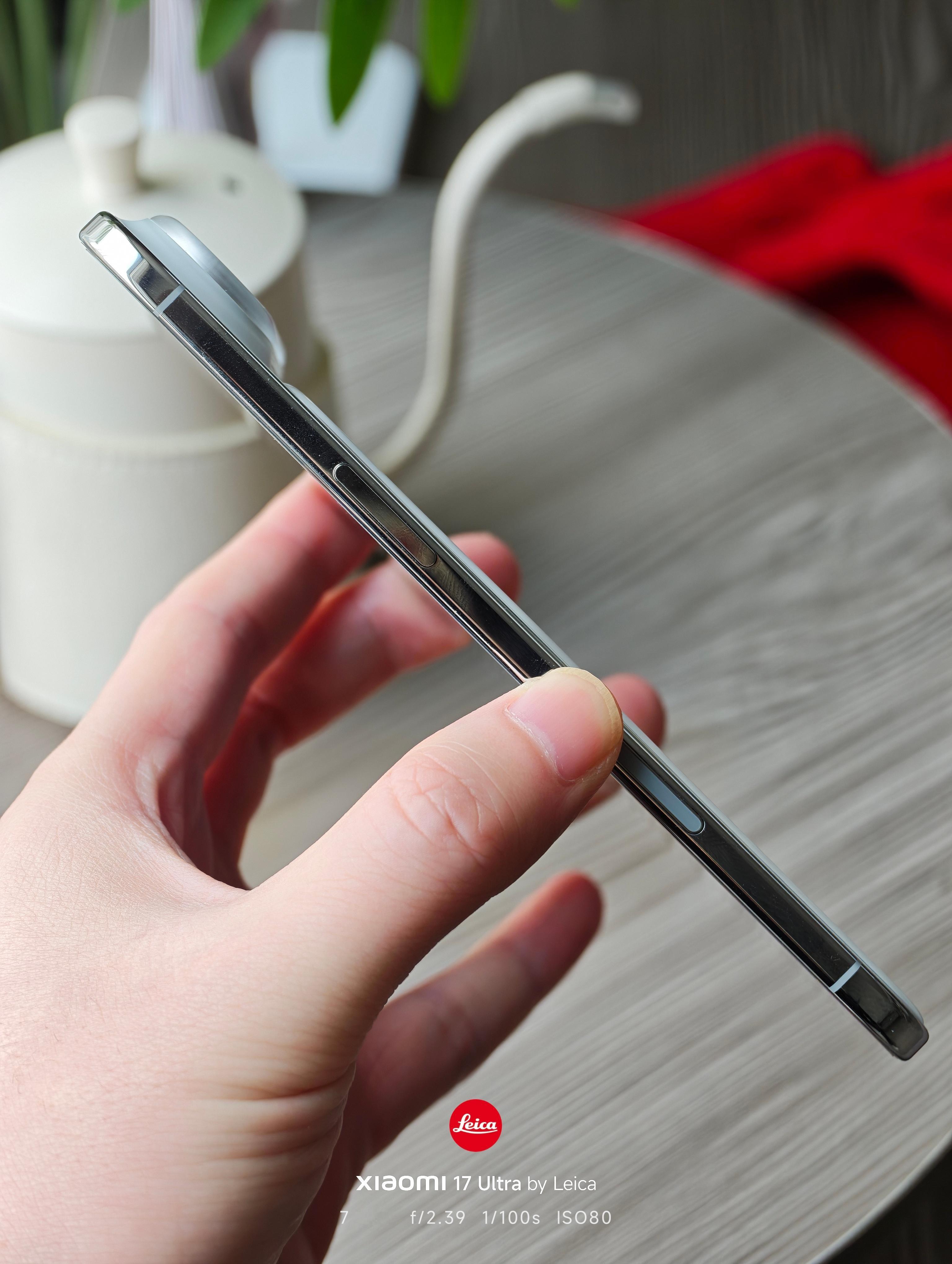 问：如何让 iPhone Air 手感更好？答：让它变厚！ 