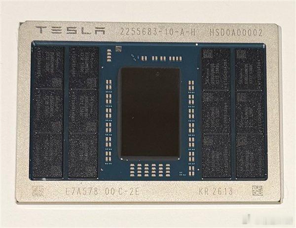 马斯克在4月15日于X发布了特斯拉AI5芯片某些车企，在研究车内足底按摩与车载马