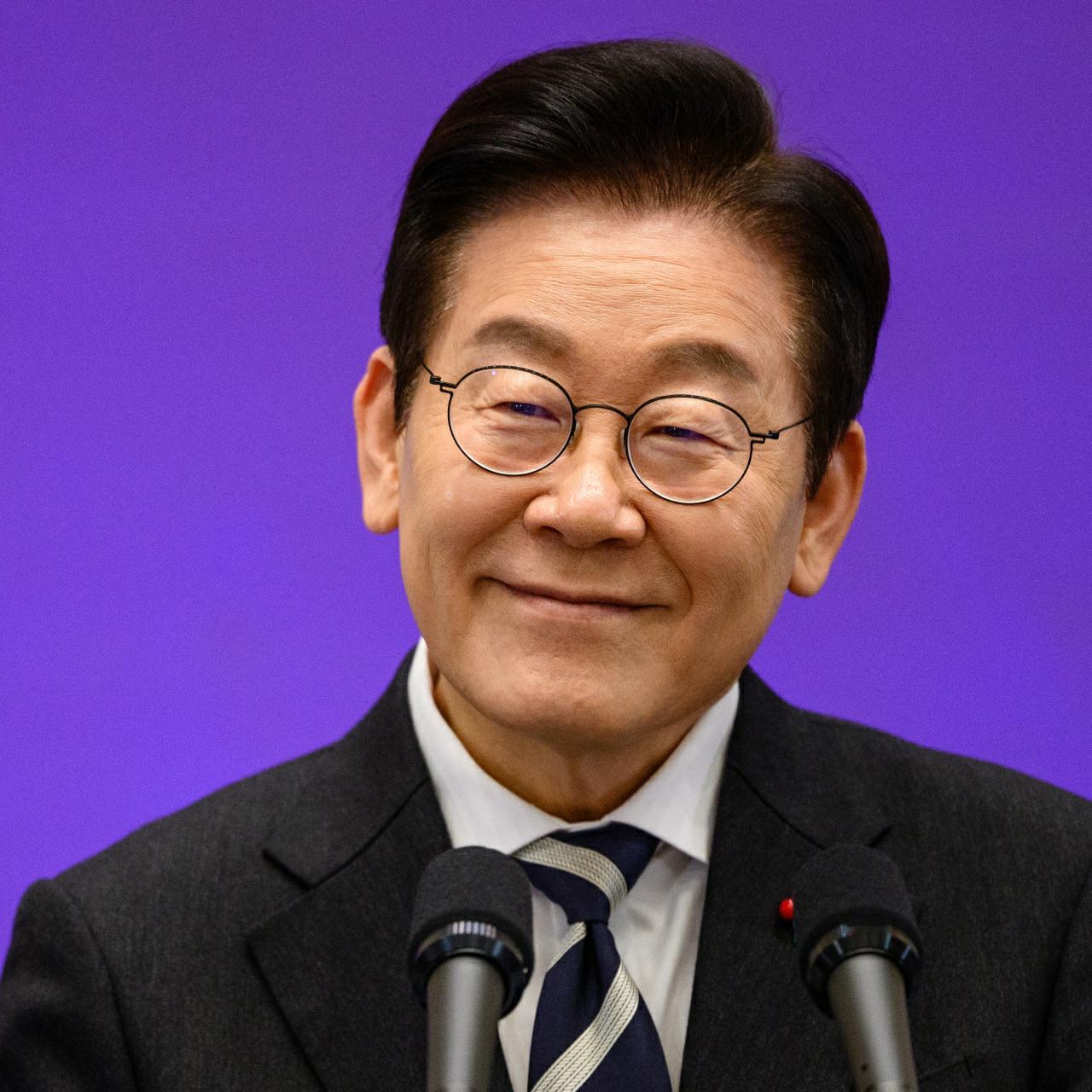 韩国总统李在明最近提出的将脱发治疗纳入医保的提议在外网引发巨大热议！李在明表示头