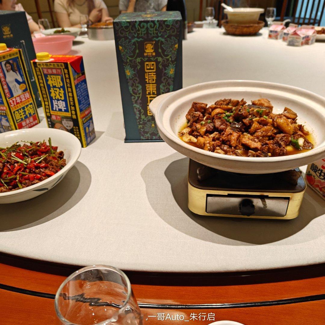 中秋节日整个聚餐虽然不是北京的烤鸭但味道吃着还是可以的[不愧是你][不愧是你]红