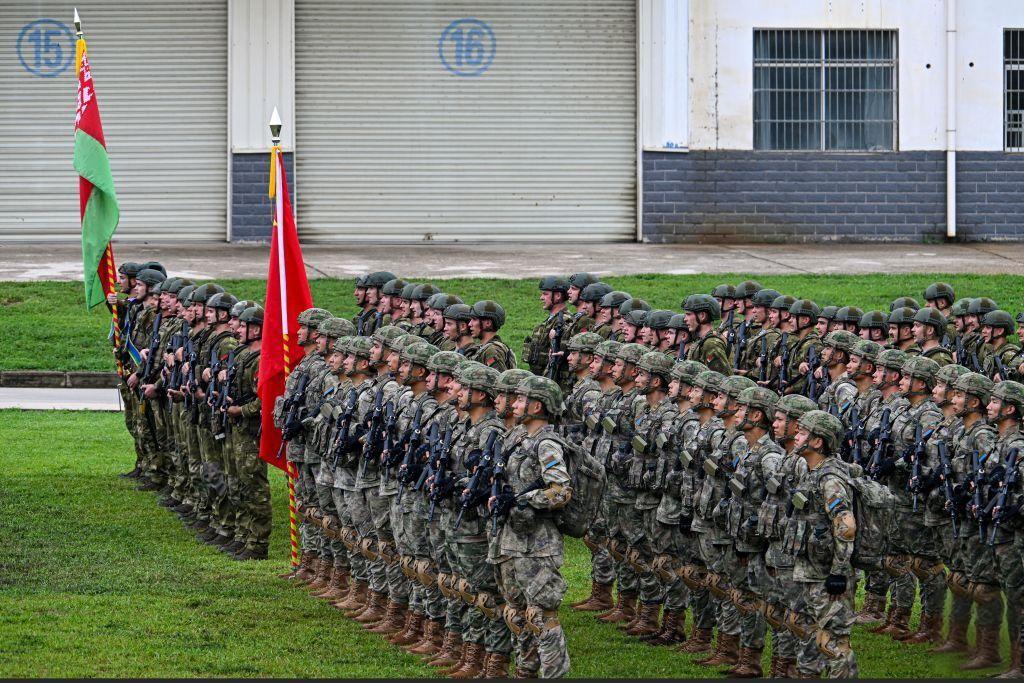 北约重兵堵门，卢卡申科反手一招，精锐官兵空降中国腹地
日前，白俄罗斯方面官宣，特
