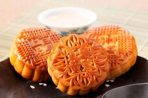 果然一代人有一代人的月饼油纸包裹的传统五仁是长辈的中秋记忆，当下各式创意馅料月饼