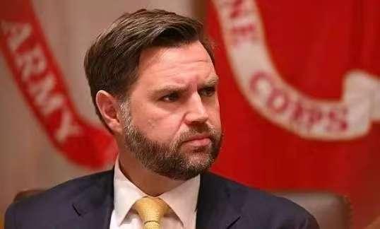 比特朗普还狠的人来了！

这次，估计不仅总统万斯慌了，就连特朗普都要慌了，美国副