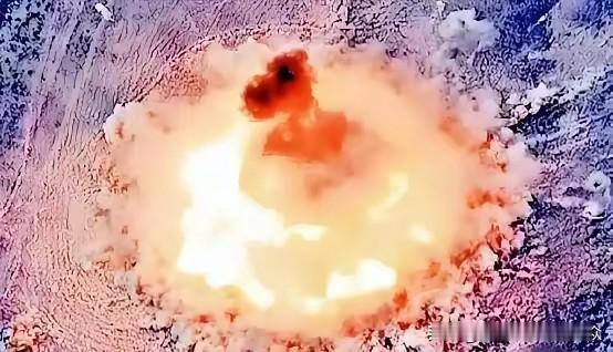中国2公斤“热压弹”颠覆战场规则，俄专家急问能否共享技术！
​​在西北戈壁的测试