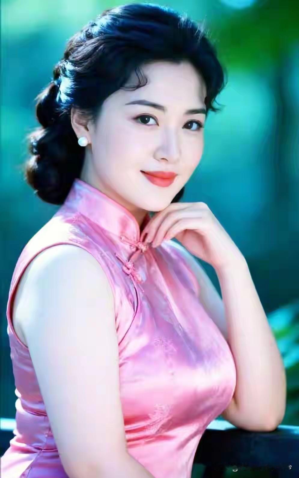 男人心底的偏爱，藏在岁月细处

年少时，我们总以为男人会为容颜与性感沉沦。可走过