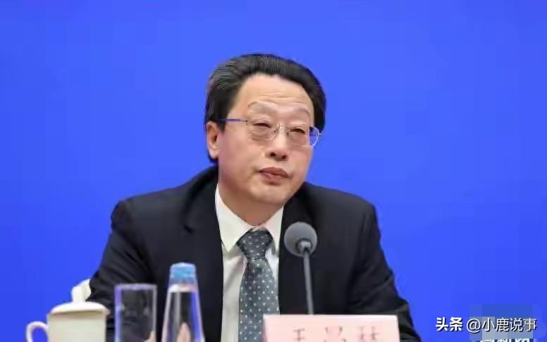 真别再拿调休凑出来的春节长假糊弄人了。老百姓要的从来不是数字好看，是能踏踏实实过